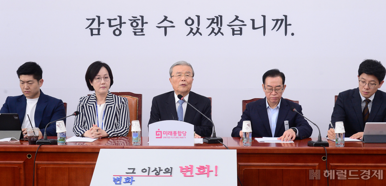 [헤럴드경제=이상섭 기자] 김종인 미래통합당 비상대책위원장이 30일 오전 서울 여의도 국회에서 열린 비상대책위원에서 현안과 관련한 발언을 하고 있다. babtong@heraldcorp.com