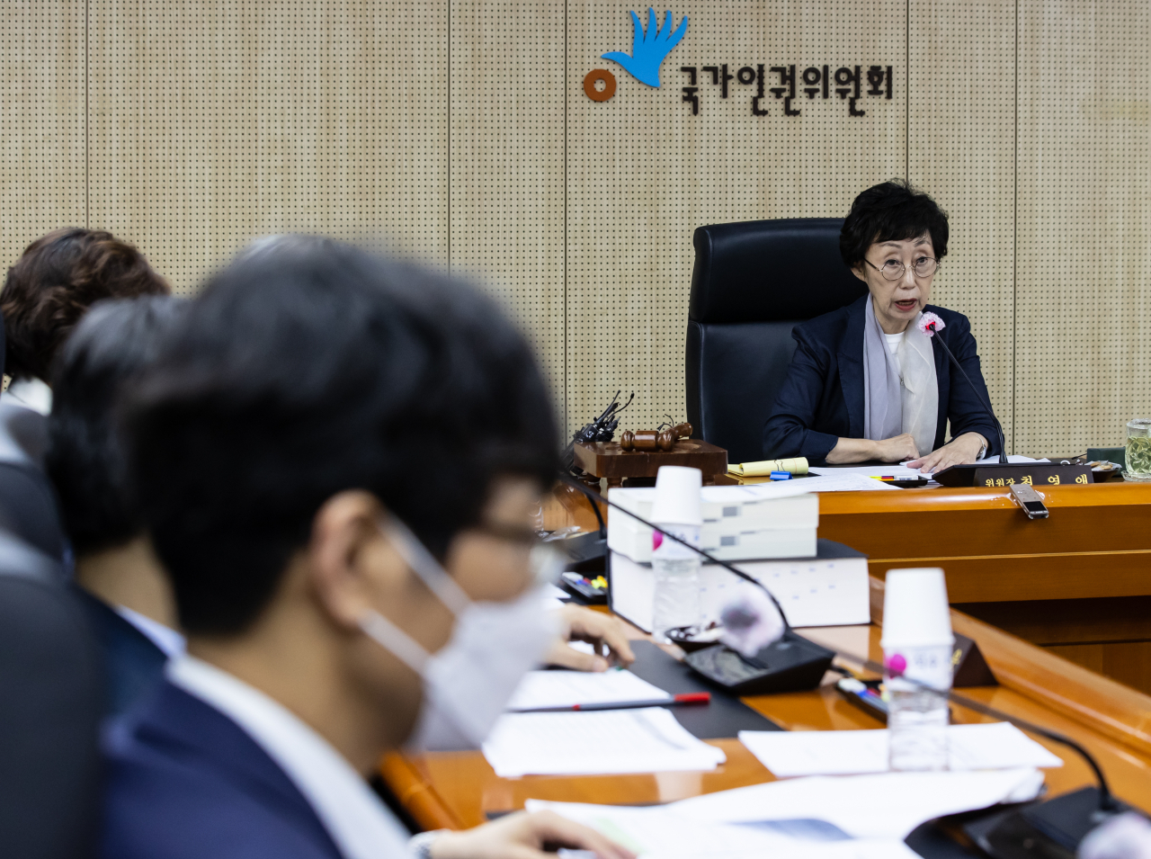 30일 오전 서울 중구 국가인권위원회에서 열린 제26차 상임위원회에서 최영애 국가인권위원회 위원장이 발언하고 있다. [연합]