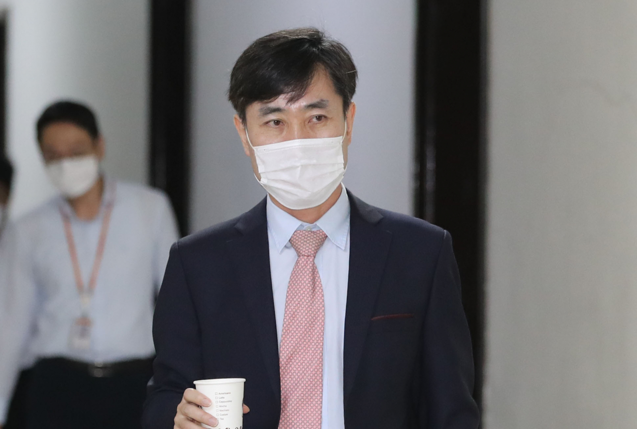 국회 정보위 미래통합당 간사인 하태경 의원이 28일 국회에서 열린 정보위 전체회의에 참석하고 있다. [연합]