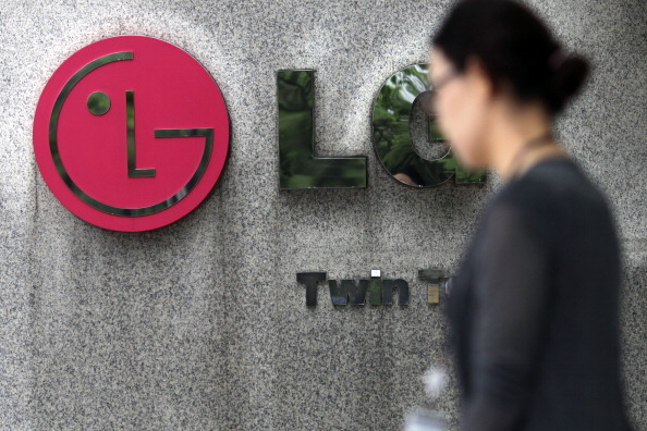 LG화학은 2분기 영업이익이 전년 같은 기간 대비 131.5% 증가한 5716억원을 기록했다고 31일 밝혔다. 사진은 서울 여의도 LG트윈타워. [LG화학 제공]