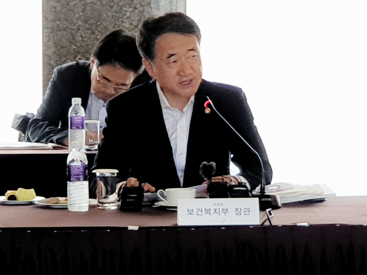 국민연금 기금운용위원회 위원장인 박능후 보건복지부 장관이 31일 오전 서울 중구 더플라자호텔에서 열린 '제8차 국민연금 기금운용위원회'에서 인사말하고 있다. human@heraldcorp.com