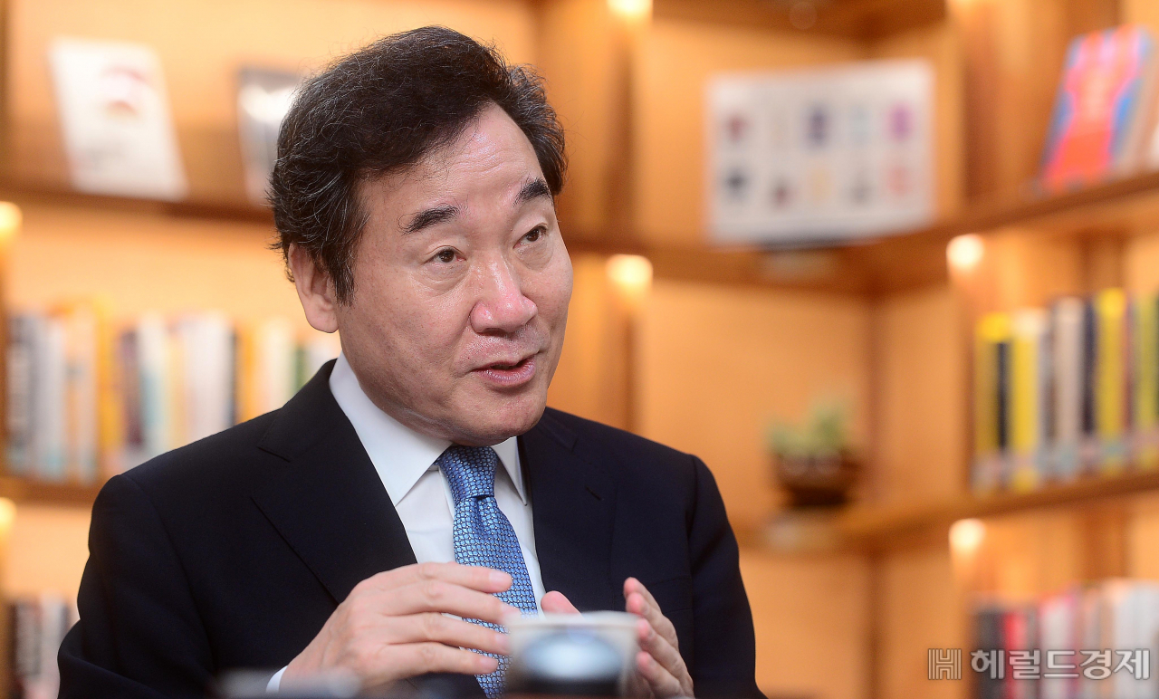 이낙연 더불어민주당 의원이 31일 국회 의원회관에서 헤럴드경제와 인터뷰하고 있다. 이상섭 기자/babtong@heraldcorp.com