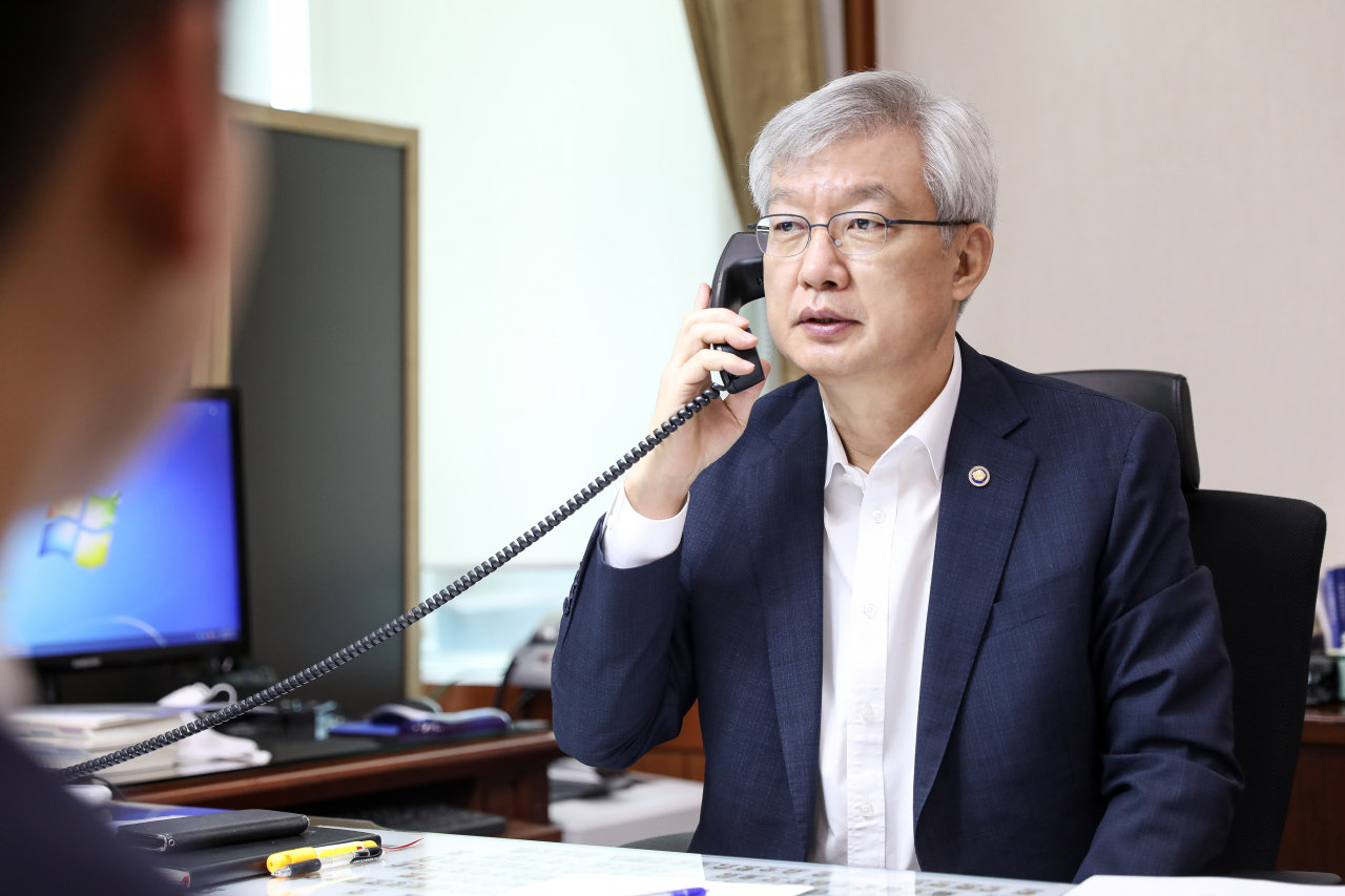 이태호 외교부 2차관이 31일 오전 코로나19 대응을 위한 역내 7개국 외교차관간 전화협의에 참여하고 있다. [외교부 제공]