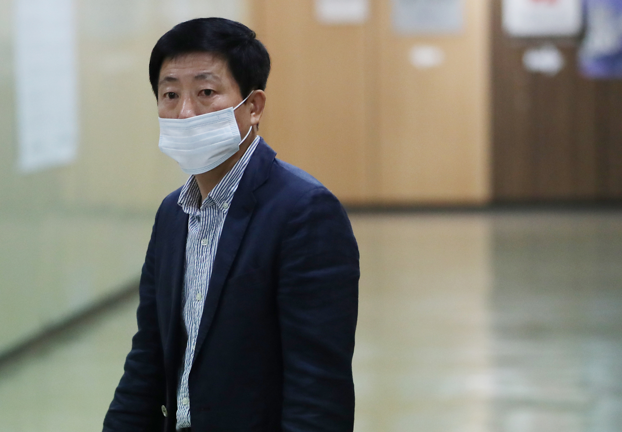박상학 자유북한운동연합 대표가 6일 오후 중구 프레스센터에서 외신기자들을 상대로 기자회견을 하기 위해 들어가고 있다. 연합뉴스