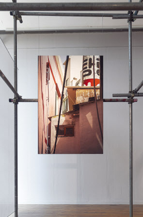 권하형, 벗어난지도 #7, 캔버스에 피그먼트 프린트, 152&times;100cm, 2020. [부산시립미술관 제공]