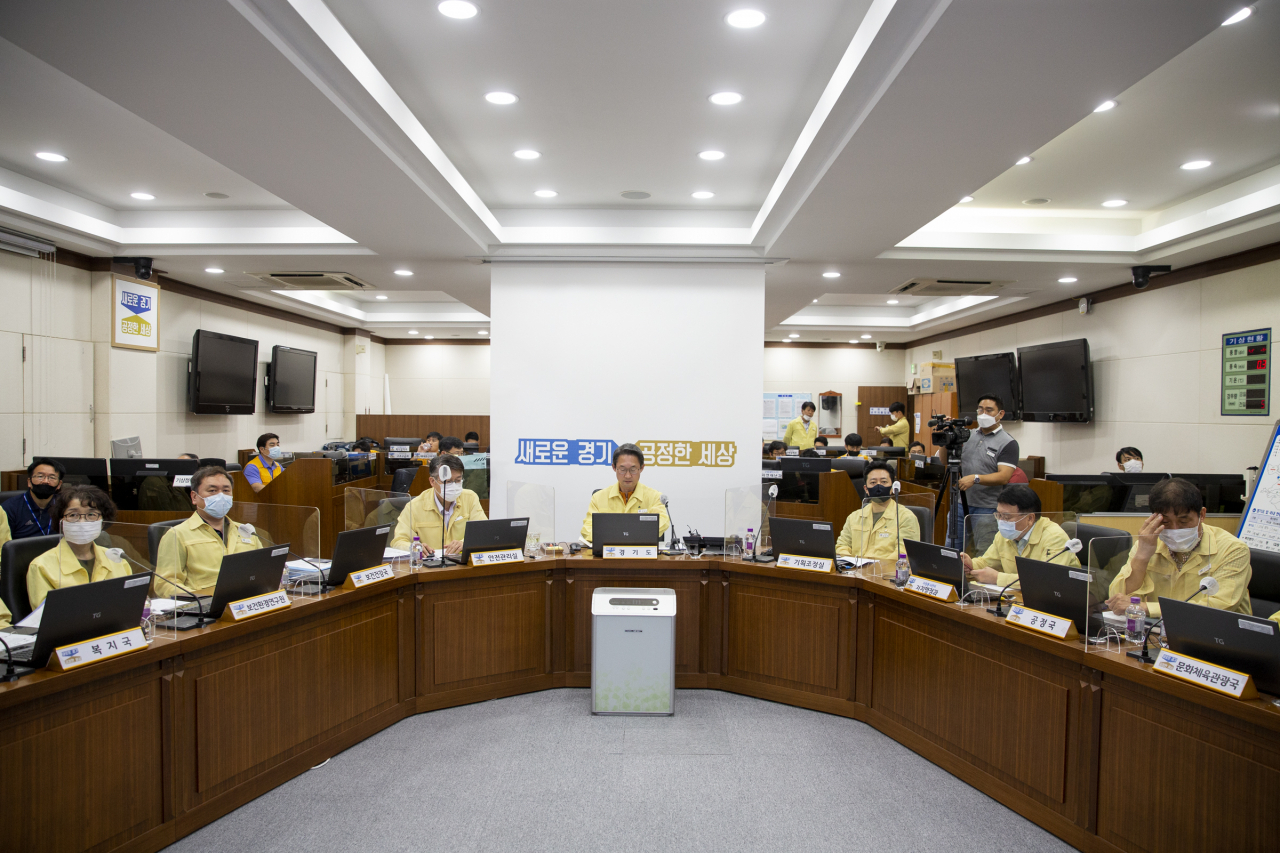 집중호우 상황점검 회의 열고 주민 대피 대책 등 논의하고 있다. [경기도 제공]