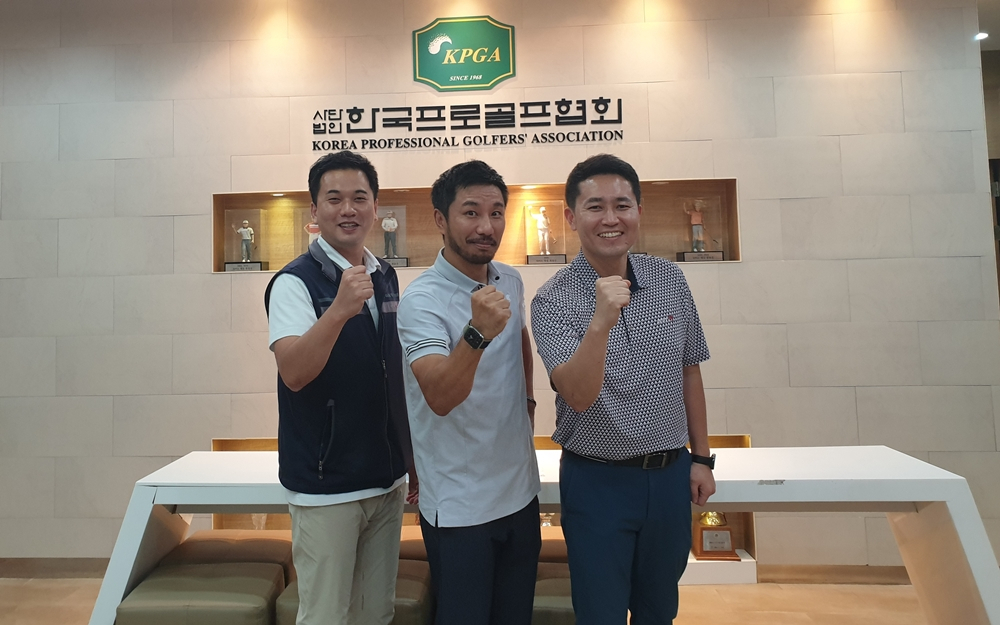 KPGA 골플루언서로 위촉된 유투버 '심짱'(가운데)