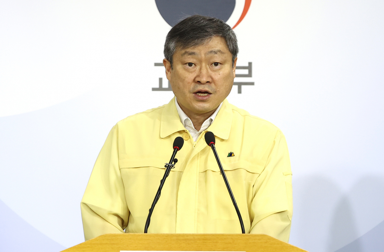 4일 정부세종청사 교육부에서 박백범 차관이 신종 코로나바이러스 감염증(코로나19) 대응 2021학년도 대입 관리방향 발표를 하고 있다. [연합]