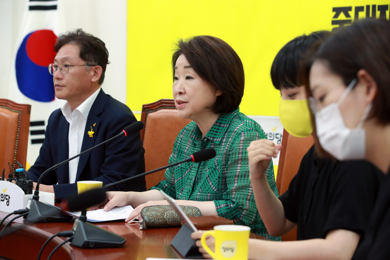 심상정 정의당 대표가 4일 오전 서울 여의도 국회에서 열린 의원총회에서 발언하고 있다. [연합]