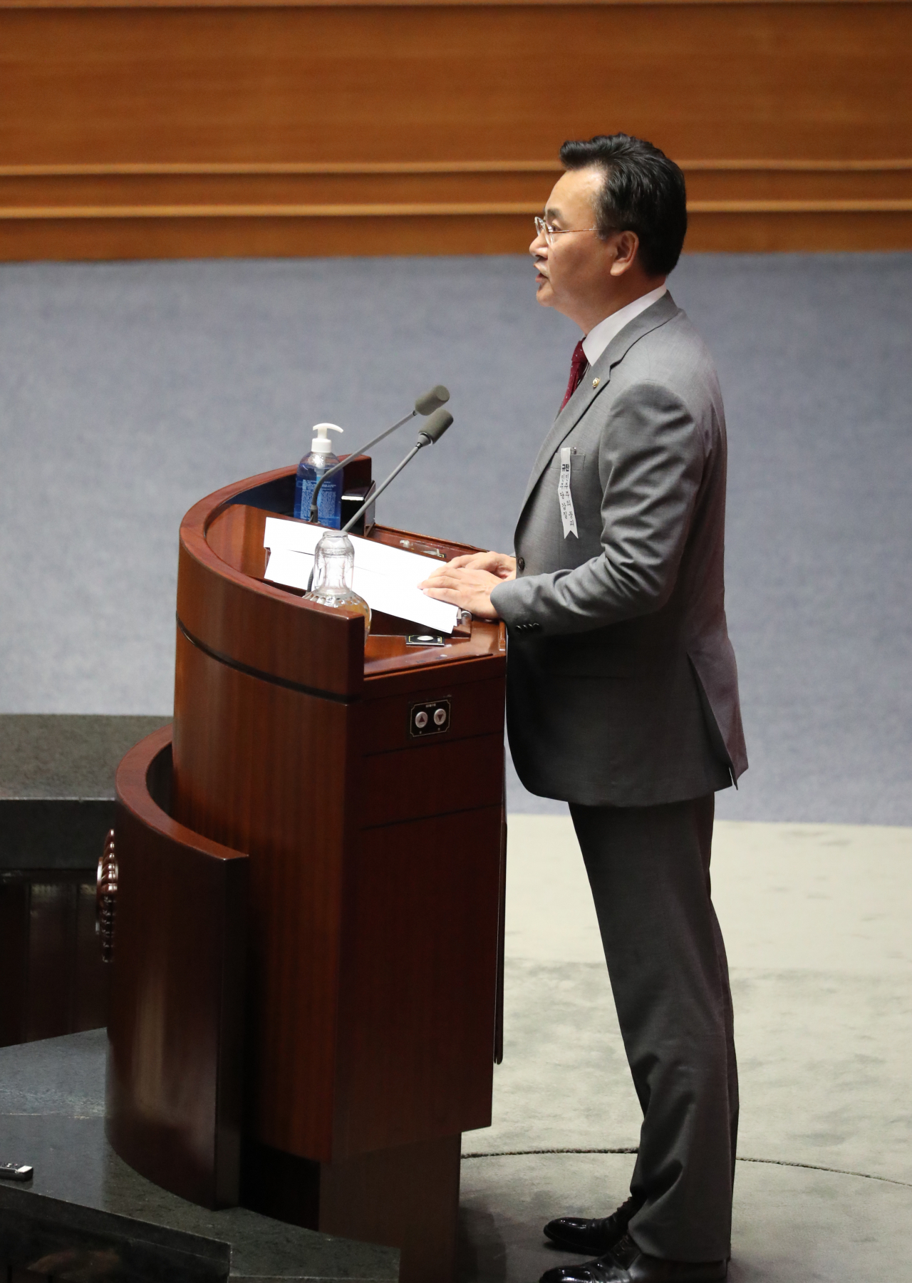 유상범 미래통합당 의원이 4일 오후 국회 본회의에서 운영위원회의 공수처법안에 대한 반대토론을 하고 있다. [연합]