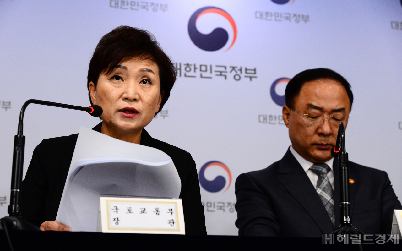 김현미 국토교통부 장관이 4일 오전 정부서울청사에서 열린 서울권역 등 수도권 주택공급 확대방안에 대해 브리핑하고 있다. [박해묵 기자]