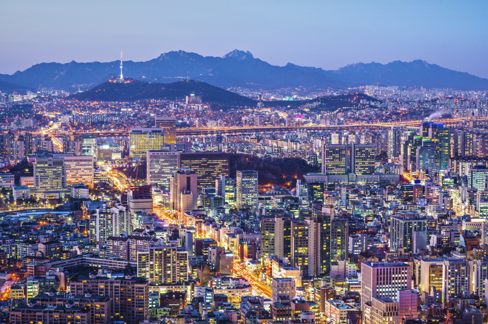 부킹닷컴 한국담당자들은 최근 서울, 강릉, 서귀포 등 국내여행에 주력하고 있다. 사진은 부킹닷컴이 제공한 서울 야경.