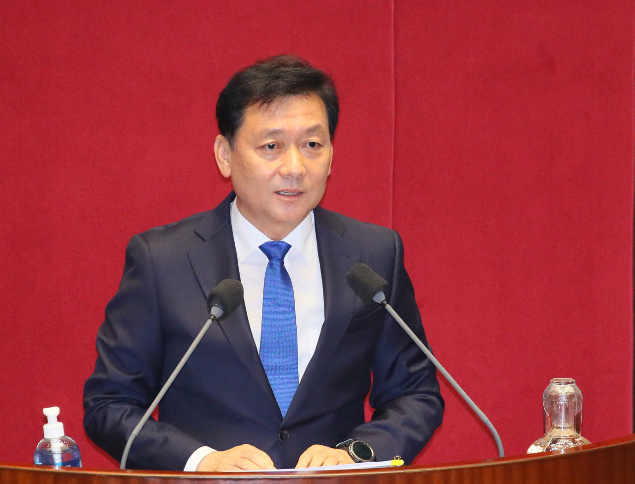 이광재 더불어민주당 의원이 24일 국회 본회의에서 교육·사회·문화 분야에 관해 대정부 질문을 하고 있다. [연합]