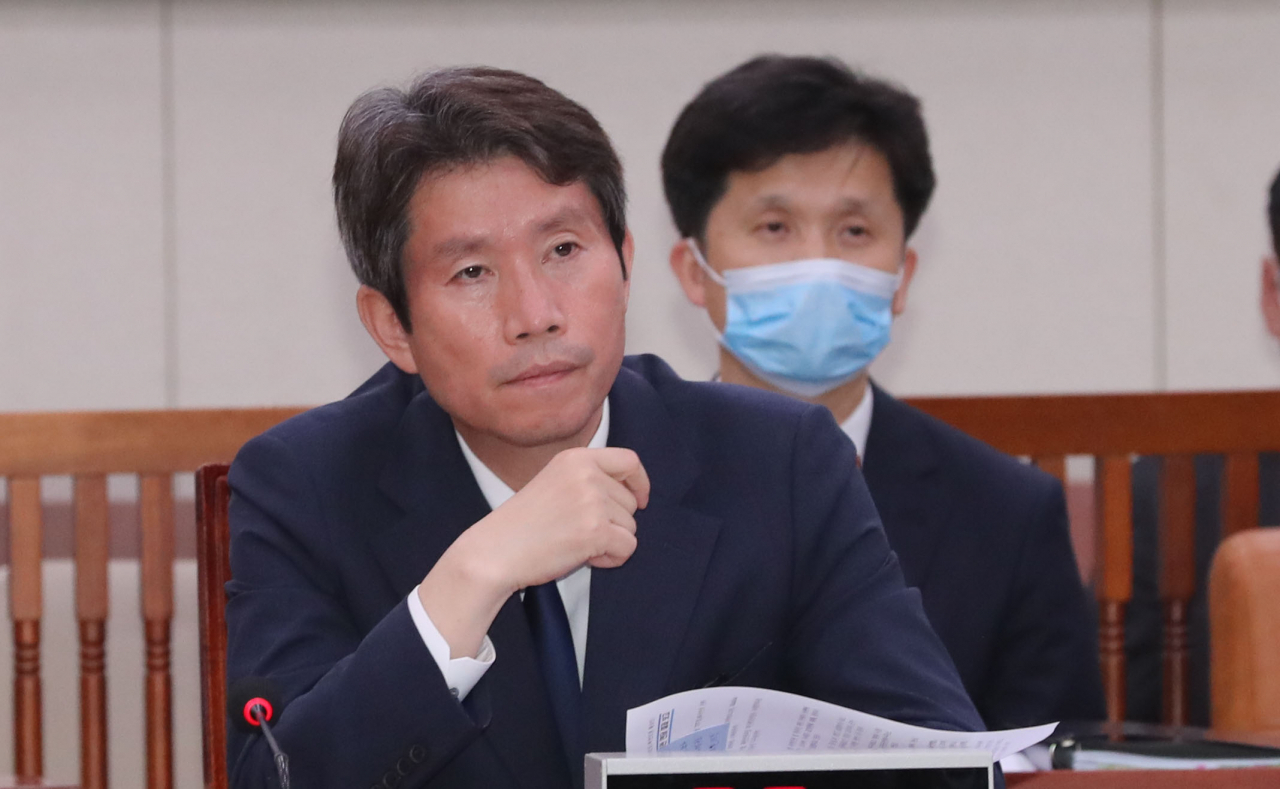 이인영 통일부장관은 5일 이도훈 외교부 한반도평화교섭본부장과 만나 남북협력 방향에 대해 논의했다. 자료사진. [연합]