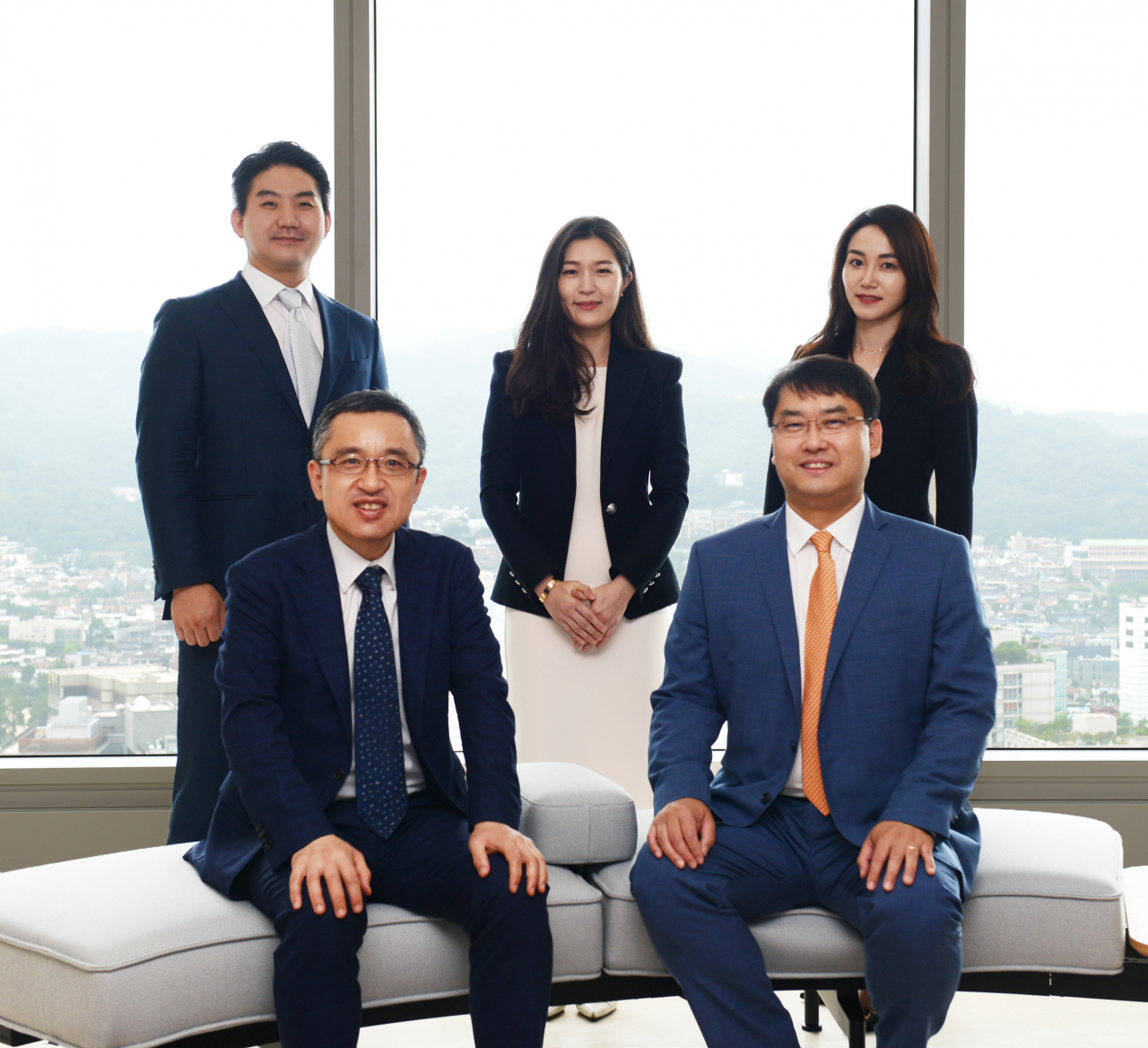 태평양 IPO팀. 왼쪽 위부터 시계방향으로 정희석 외국변호사, 현예림 변호사, 김현정 변호사, 이정훈 변호사, 신희강 변호사(팀장).