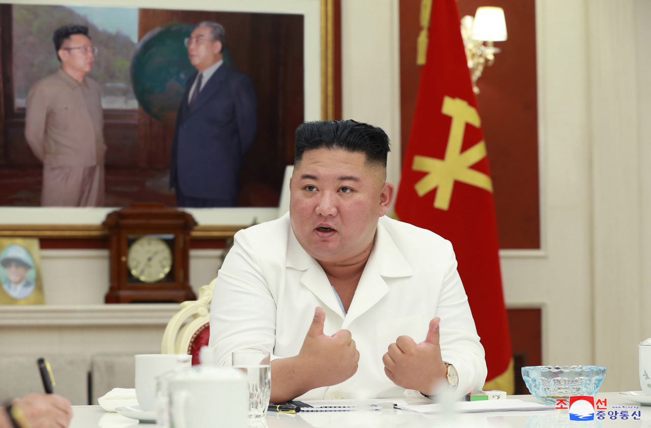 김정은 북한 국무위원장이 5일 노동당 중앙위원회 정무국회의를 주재하고 있다. [사진=조선중앙통신