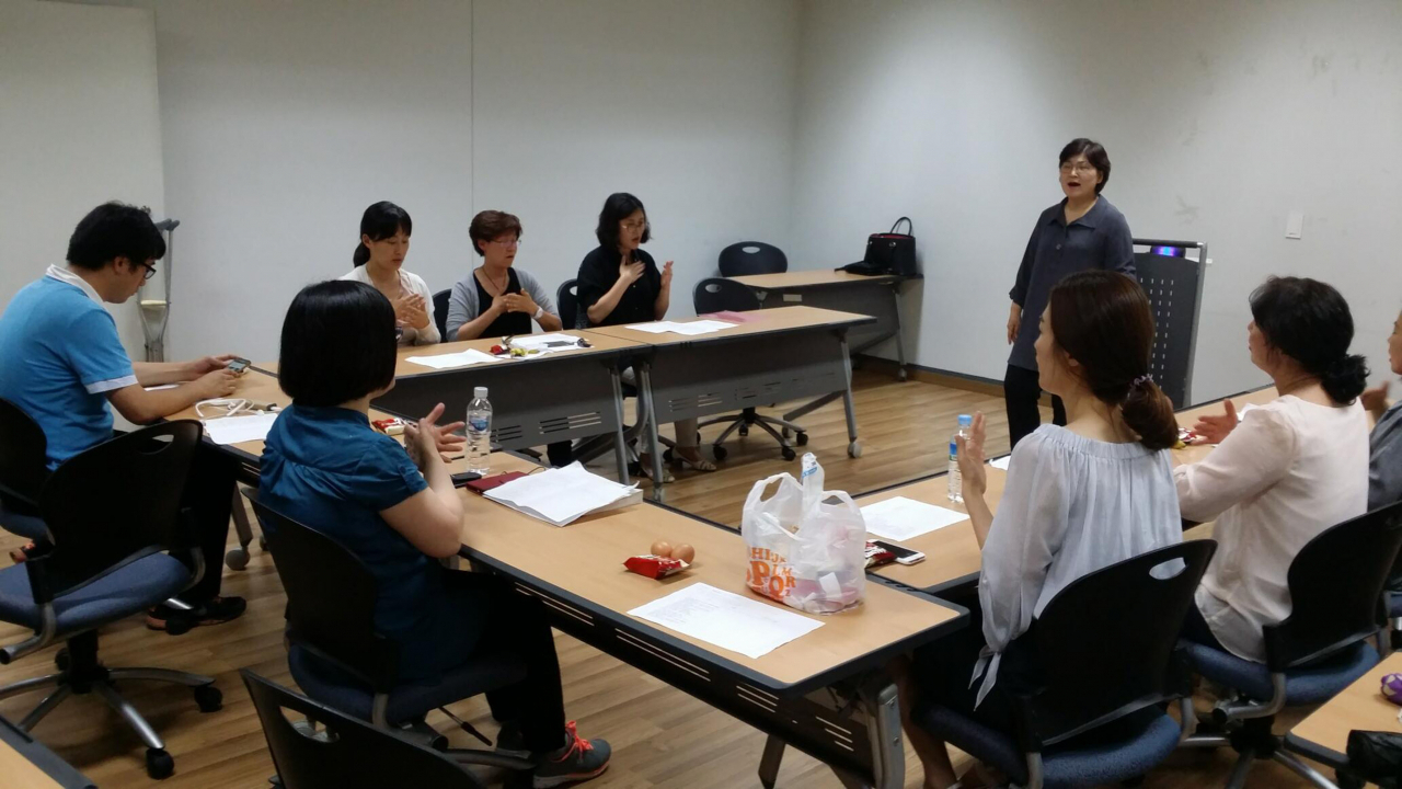 성남시는 공직자를 대상으로 ‘수어 교실’ 운영하고 있다. [성남시 제공]