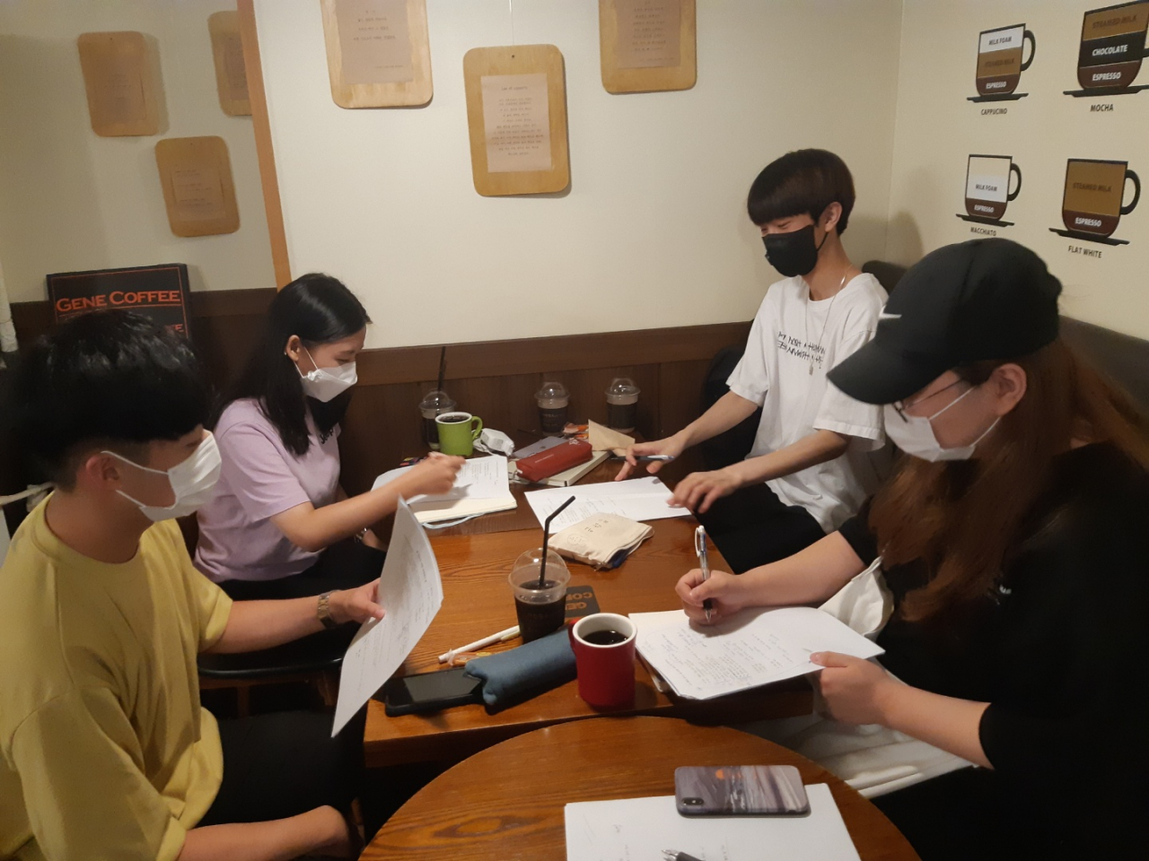 청년보좌관이 청개구리사업 기획회의를 진행하고 있는 모습. [동작구 제공]