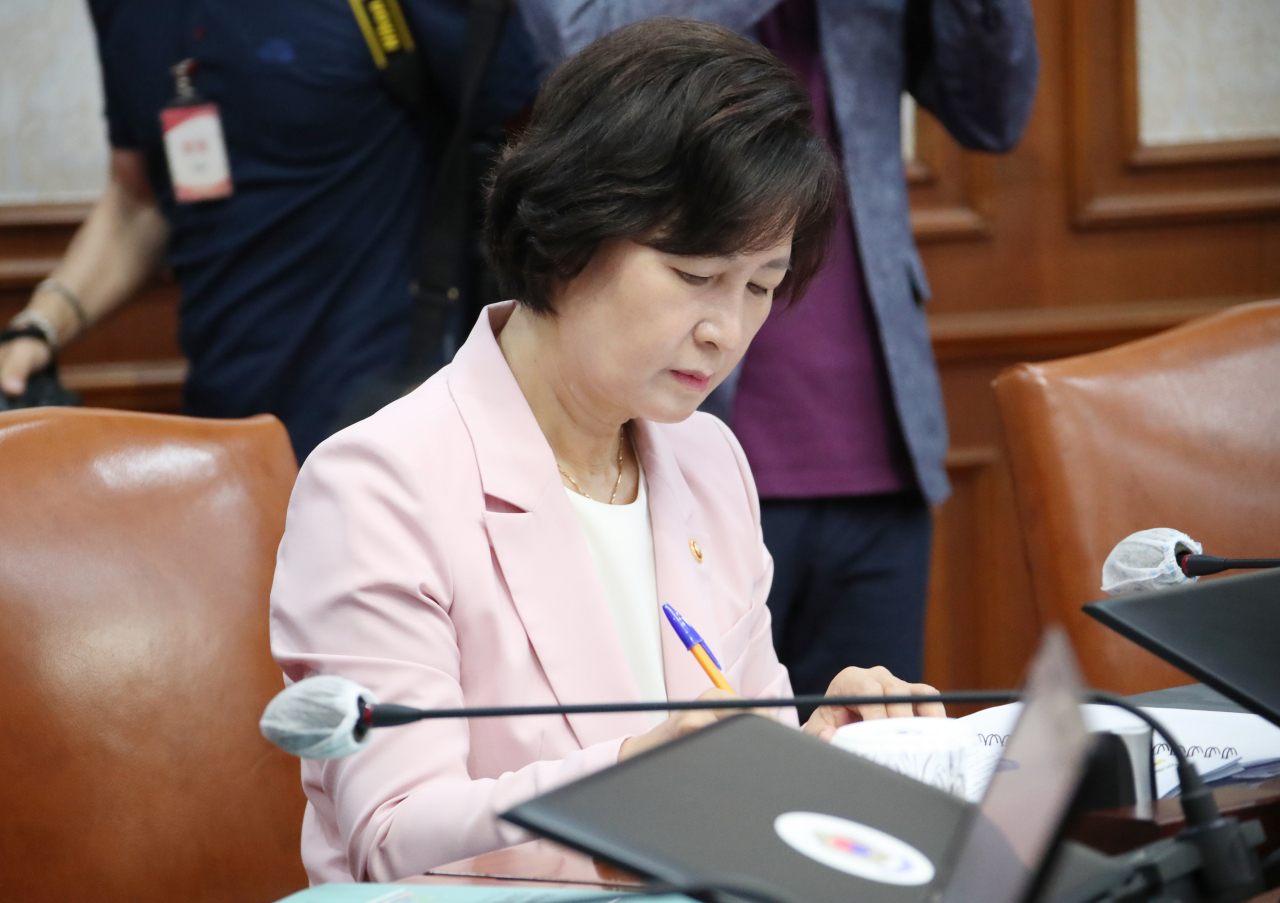 4일 정부서울청사에서 열린 국무회의에 참석한 추미애 법무부장관. [연합]