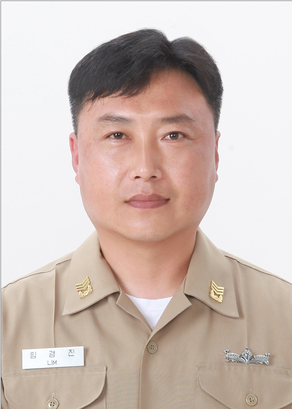 지난 7월 영산강에 뛰어든 여중생을 구한 해군 임경진(44) 상사 [LG복지재단 제공]