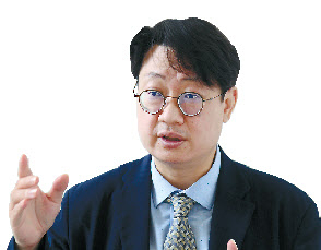 ▷경복고, 서울대▷사법연수원 29기▷부산지검 동부지청 검사▷이민석 법률사무소▷금융피해자연대 고문