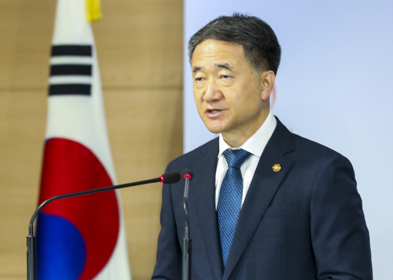 Minister of Health and Welfare Park Neung-hoo speaks during an address on health reforms and doctors' strike at the government complex building in Gwanghwamun, central Seoul, on Thursday morning. (Ministry of Health and Welfare)