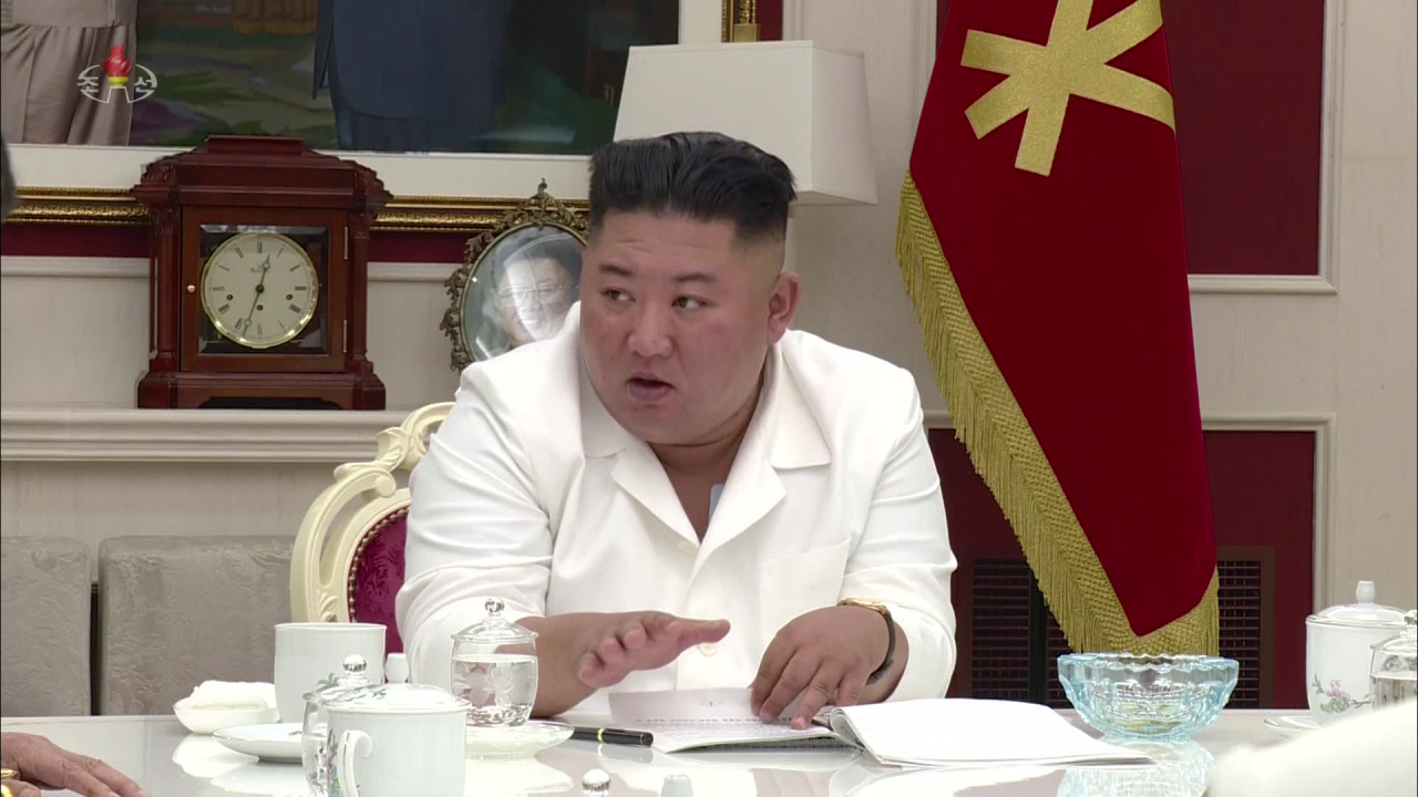 북한이 지난 5일 김정은 국무위원장 주재로 노동당 중앙위원회 정무국회의를 열었다고 조선중앙TV가 6일 보도했다. [연합]