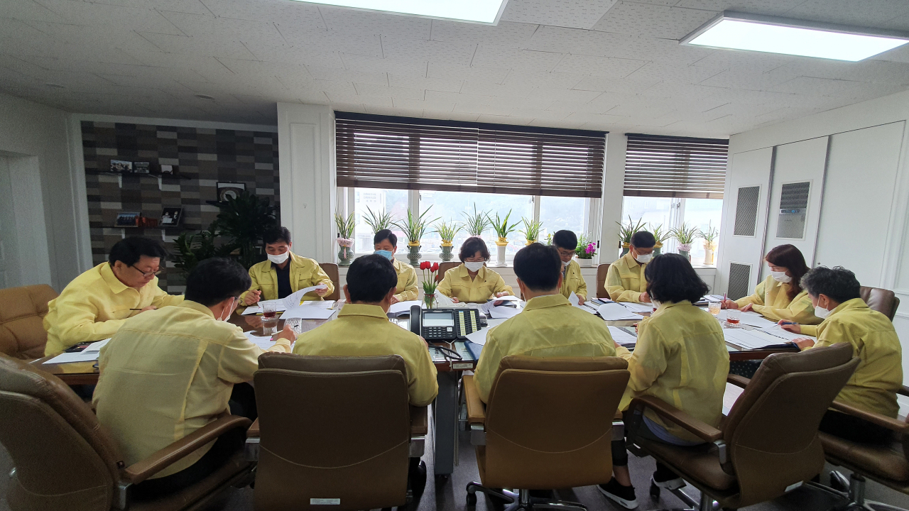 용인 처인구가 수해 복구 대책회의를 하고있다. [용인시 제공]