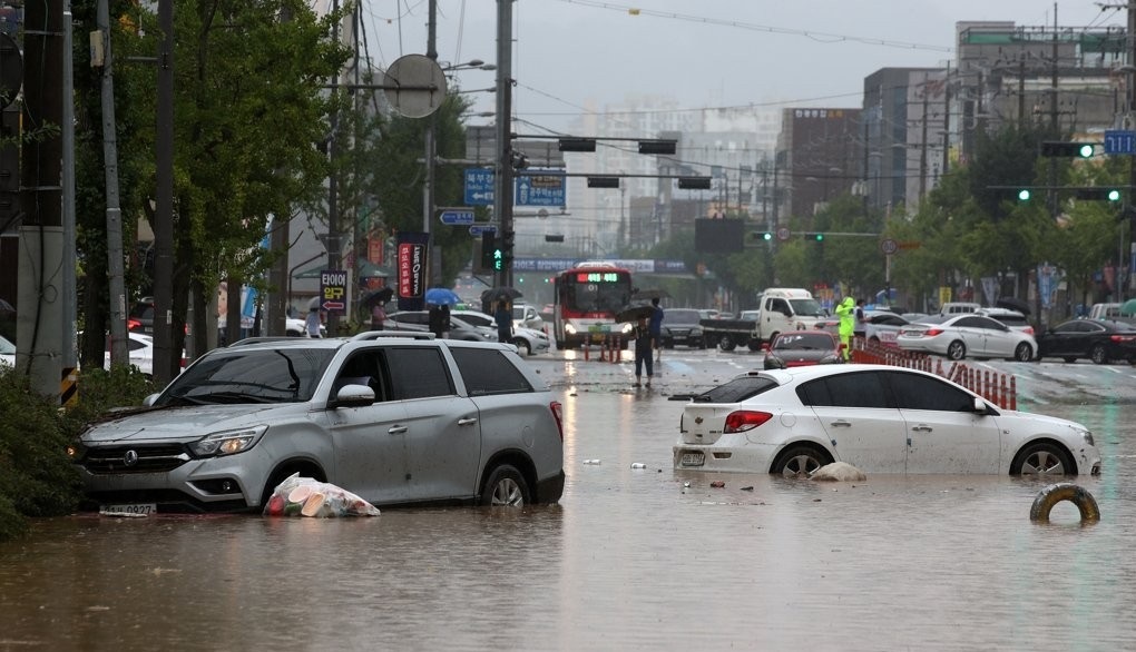 Cars are stranded on a flooded road in the southern city of Gwangju on Aug. 8, 2020. (Yonhap)