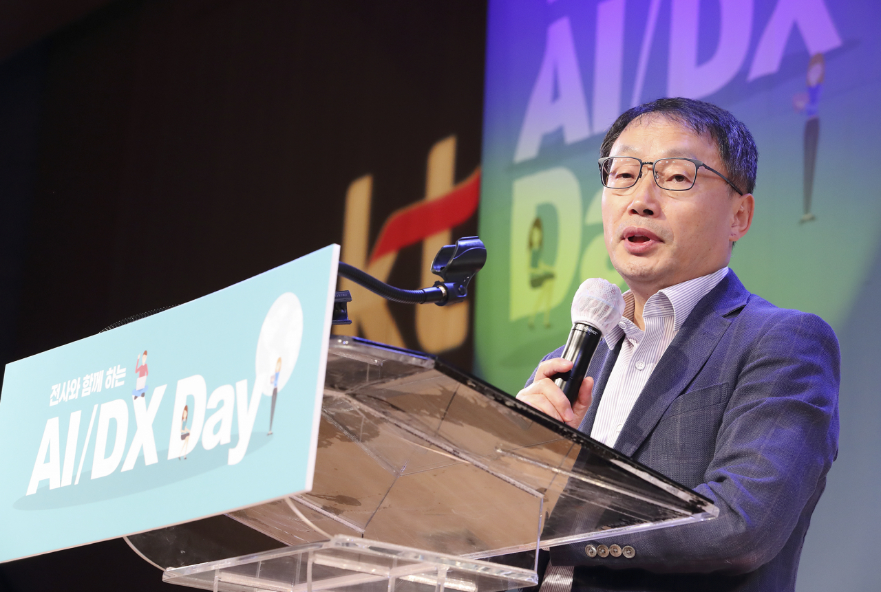 구현모 KT 사장이 AI·DX 데이에서 인공지능, 빅 데이터, 클라우드 사업의 중요성과 추진방향에 대해 이야기하고 있다. [KT 제공]