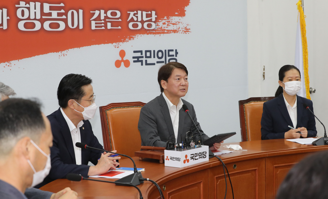 안철수 국민의당 대표가 10일 오전 서울 여의도 국회에서 열린 최고위원회의에서 발언하고 있다. [연합]
