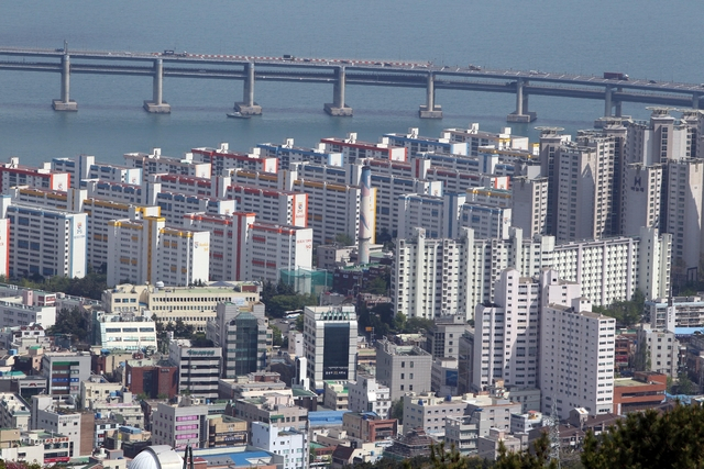 부산 수영구의 아파트 단지 모습(기사와 직접적 연관 없음)[연합]