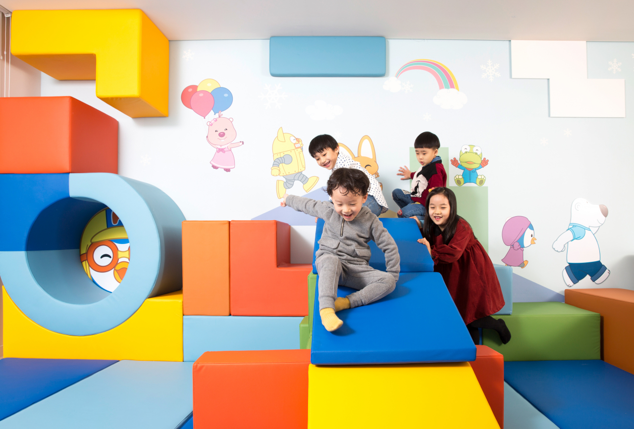 한화리조트 경주, 뽀로로 객실에서 즐겁게 노는 아이들