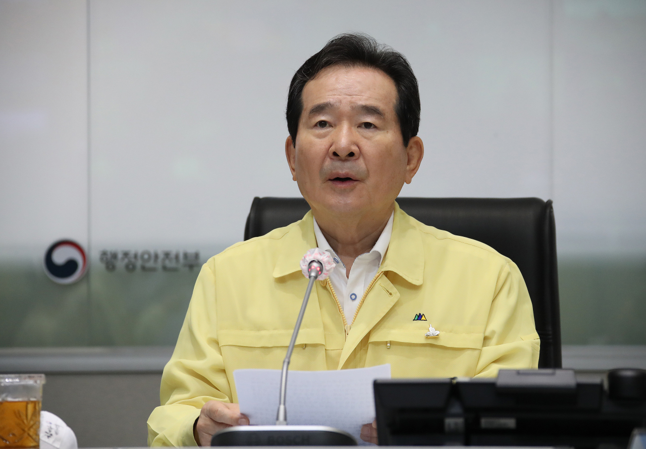 정세균 국무총리가 10일 오전 정부서울청사 중앙재난안전상황실 서울상황센터에서 열린 집중호우 피해 및 태풍 대처상황 점검회의를 주재하며 발언하고 있다. [연합］