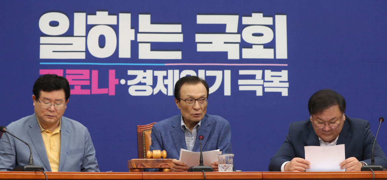 이해찬 더불어민주당 대표가 10일 오전 서울 여의도 국회에서 열린 최고위원회의에서 발언하고 있다. [연합]