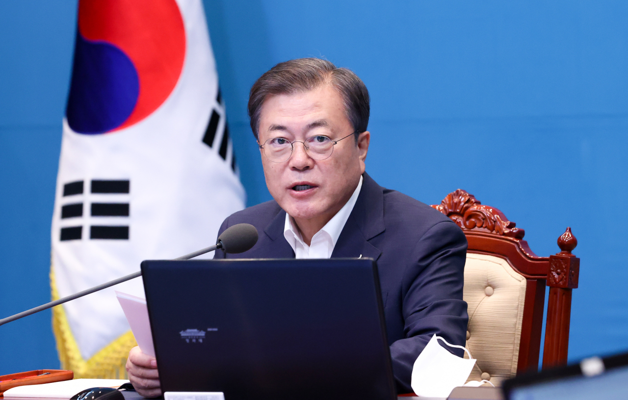 문재인 대통령이 10일 오후 청와대에서 수석·보좌관 회의를 주재하고 있다. [연합]