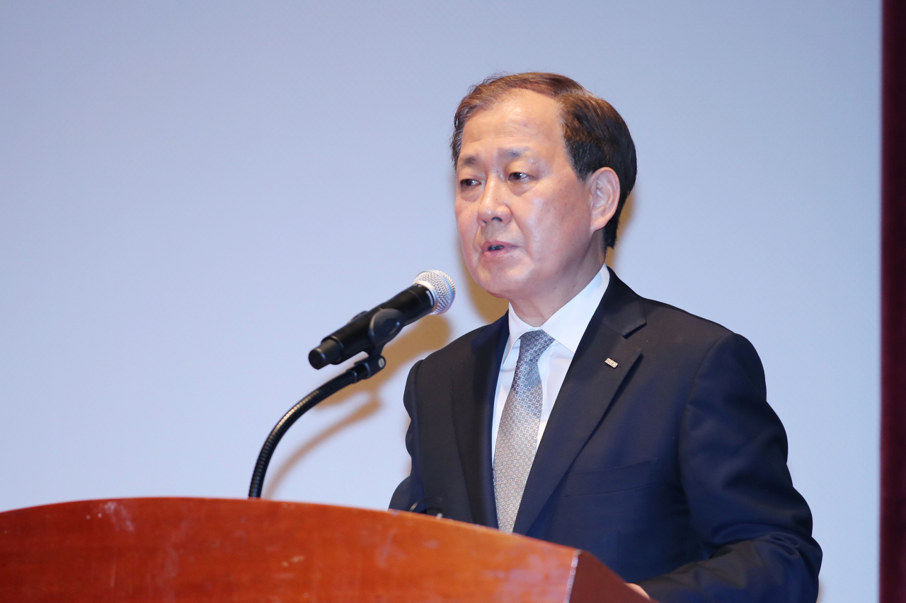 김인철 한국대학교육협의회 회장이 지난 달 2일 오후 서울 중구 포스트타워에서 열린 '포스트 코로나 교육 대전환을 위한 총장과의 대화'에서 인사말을 하고 있는 모습. [연합]