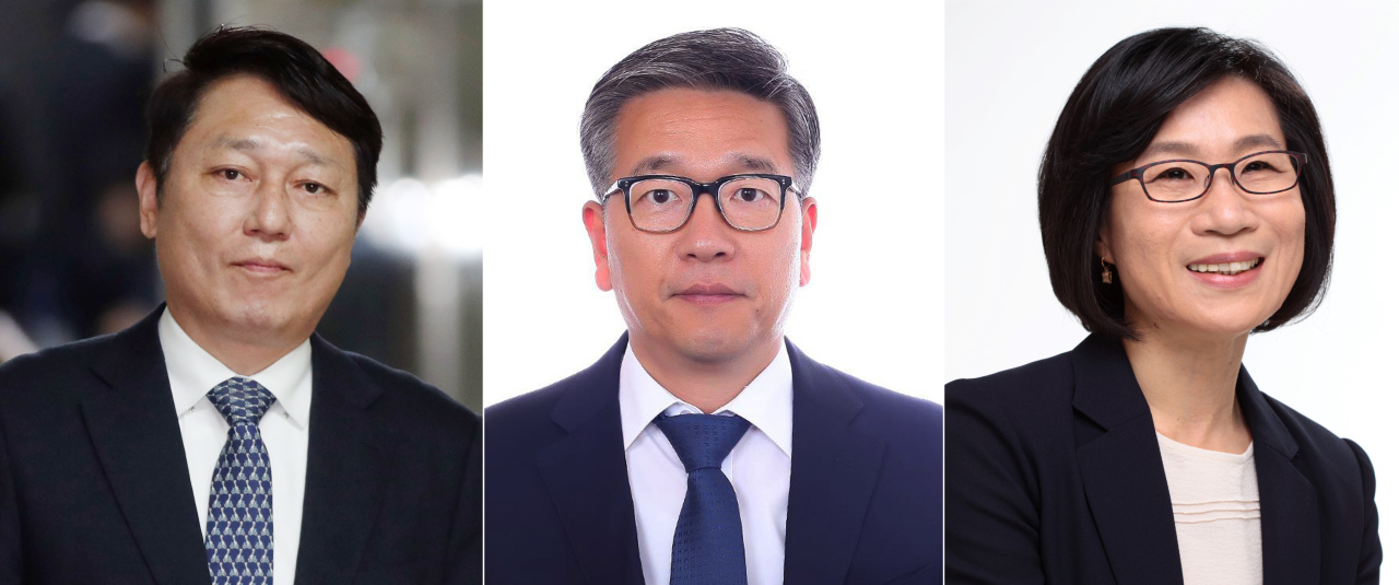 President Moon Jae-in‘s new secretaries. From left: Choi Jae-sung, Kim Jong-ho and Kim Je-nam. Yonhap
