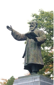 2세 교조 최시형 동상