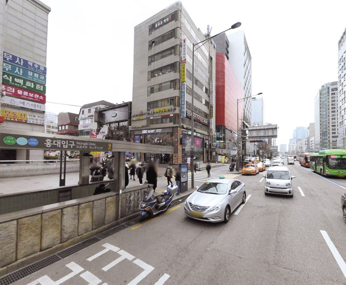 서울 홍대입구역 근처 상권 모습. [상가정보연구소 제공]