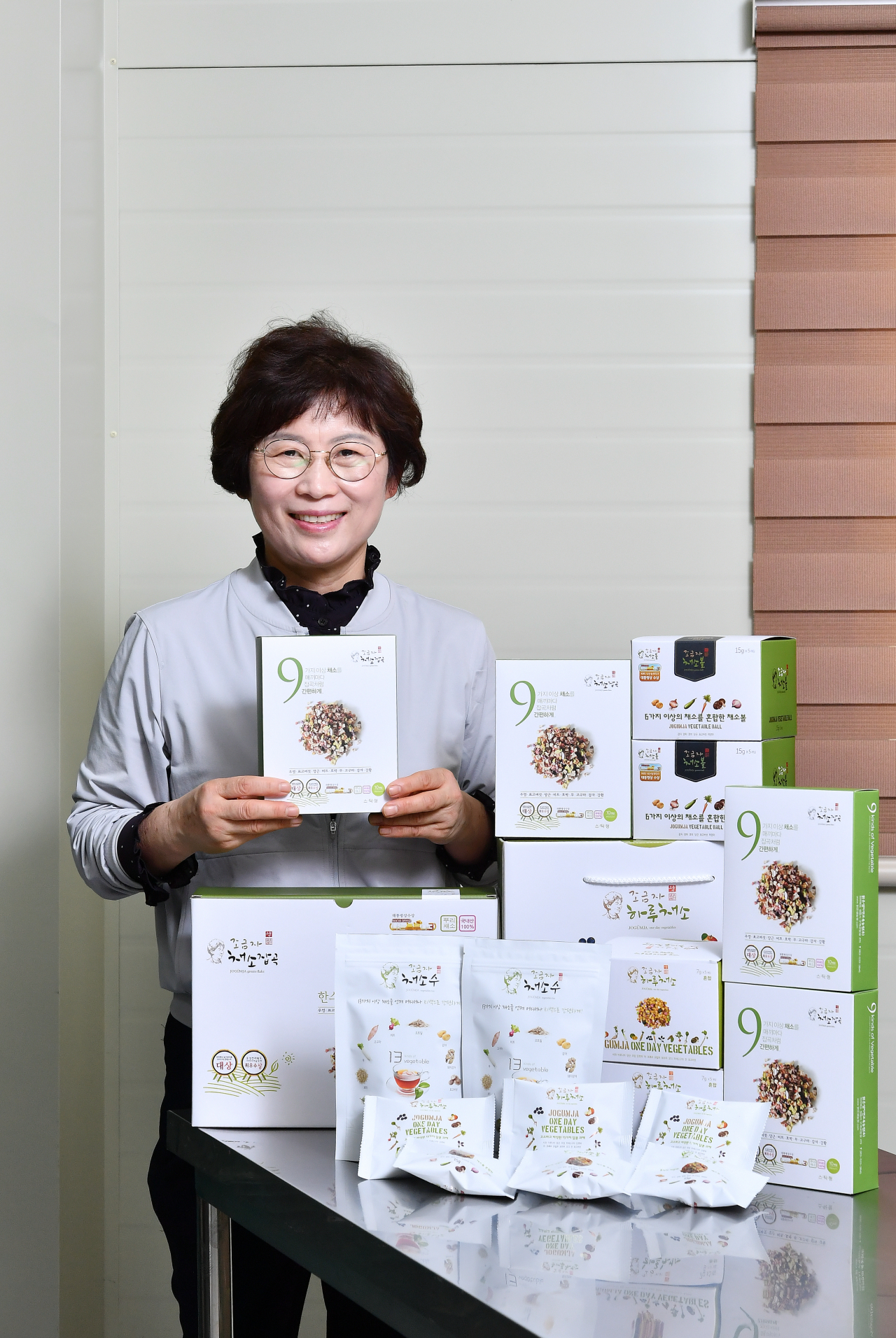 조금자 맑은샘자연교육농원 대표가 자체 개발한 건채소 제품들을 소개하고 있다. [농림축산식품부 제공]