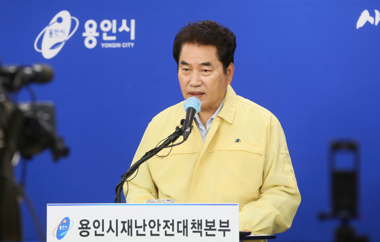 백군기 시장이 페이스북 긴급 브리핑을 열어 코로나19 확진자 발생 대응현황을 발표하고 있다. [용인시 제공]