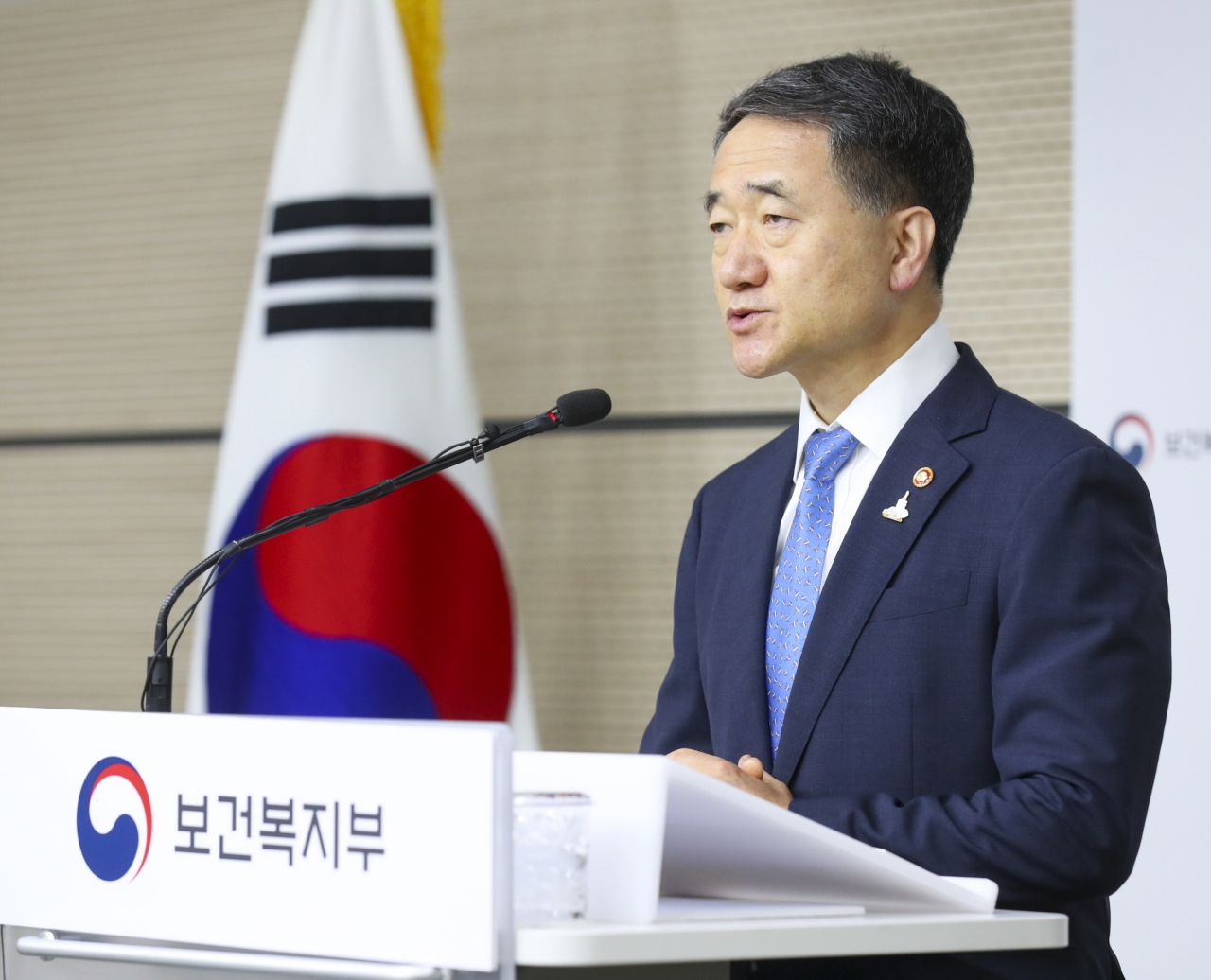 Minister of Health and Welfare Park Neung-hoo speaks Thursday morning at the government complex building in Sejong. (Health Ministry)
