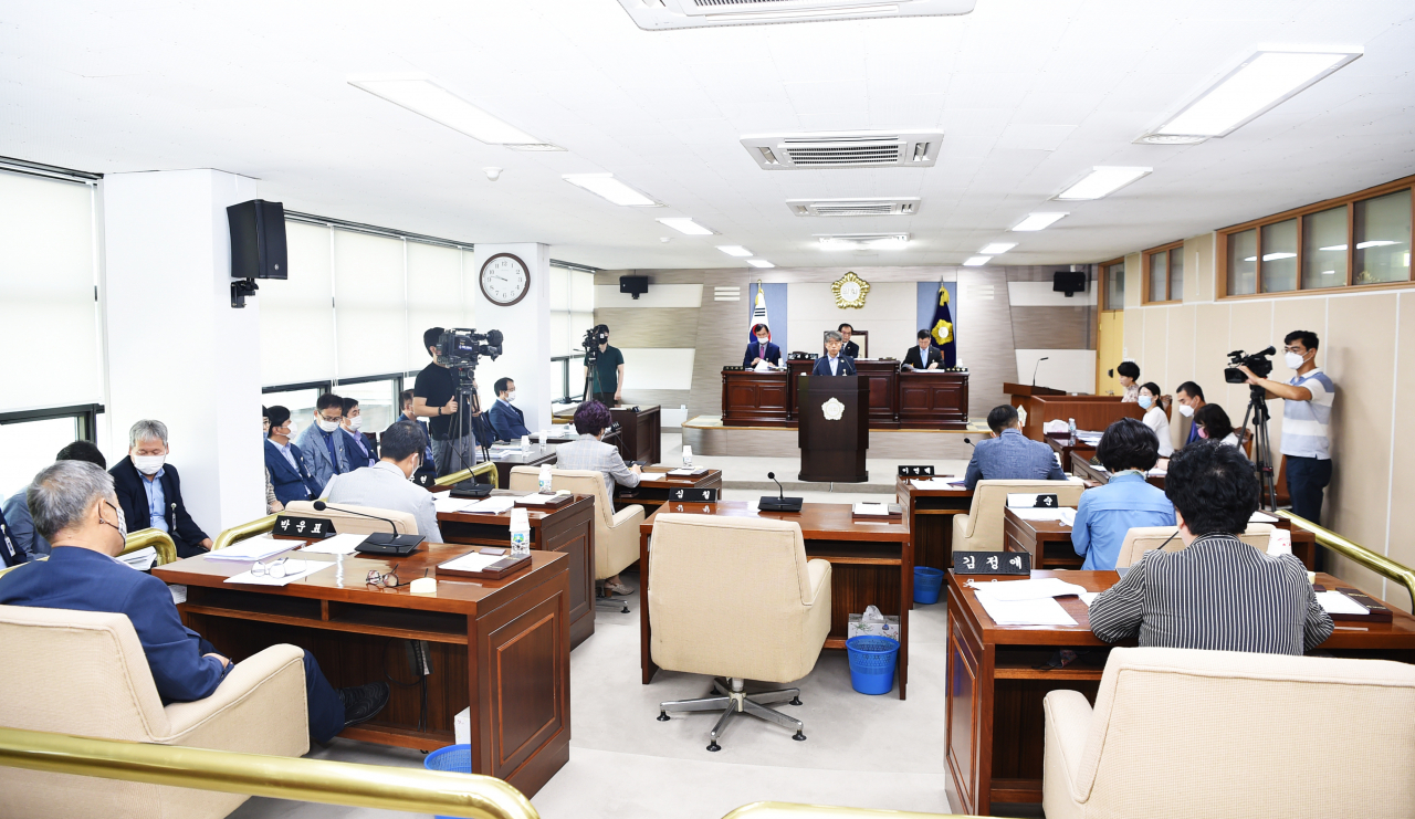 군위군의회는 13일 열린 임시회에서 ‘군위군의 대구시 편입 의견청취안’을 찬성 의결했다.[군위군 제공]