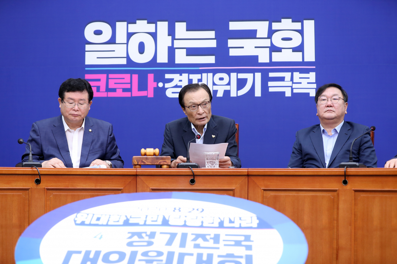 이해찬 더불어민주당 대표가 14일 오전 서울 여의도 국회에서 열린 최고위원회의에서 발언하고 있다. [연합]