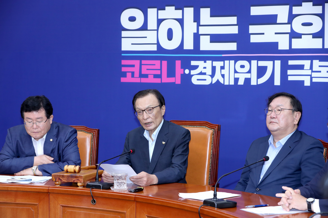 이해찬 더불어민주당 대표가 14일 오전 서울 여의도 국회에서 열린 최고위원회의에서 발언하고 있다. [연합]