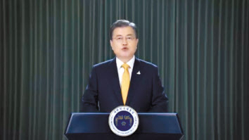 문재인 대통령이 14일 충남 천안의 국립망향의동산에서 열린 ‘일본군 위안부 피해자 기림의 날’ 행사에서 영상 메시지를 보내고 있다. [청와대 제공]