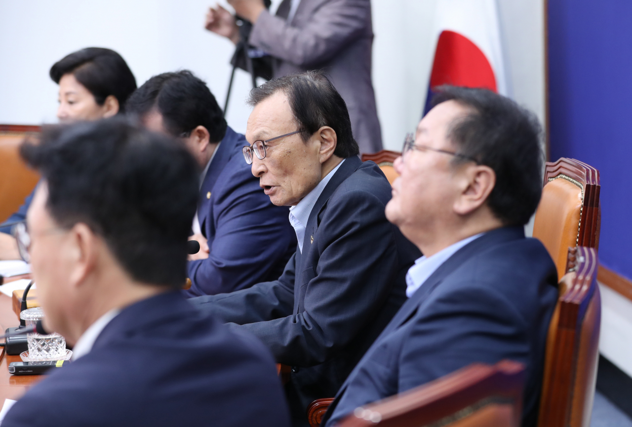 이해찬 더불어민주당 대표가 14일 오전 서울 여의도 국회에서 열린 최고위원회의에서 발언하고 있다. [연합]