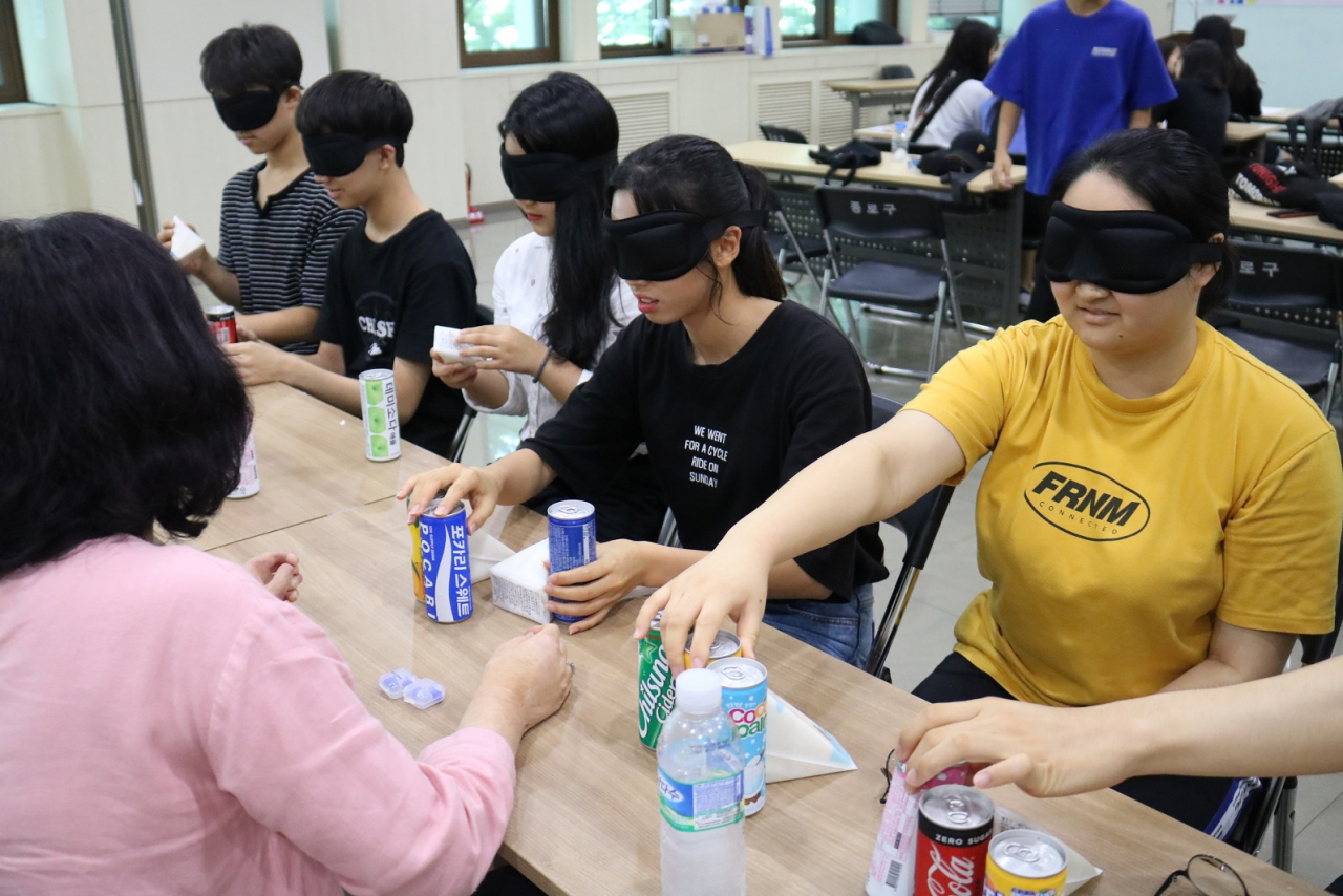 지난해 진행한 ‘장애인식개선교육’ 활동 모습. [종로구 제공]