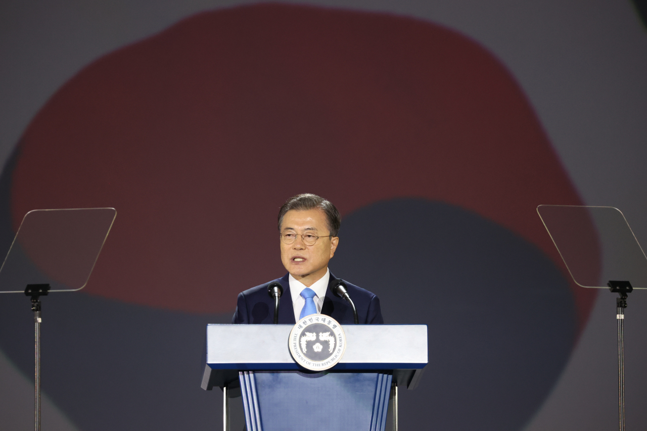 문재인 대통령이 15일 오전 서울 동대문디자인플라자에서 열린 제75주년 광복절 경축식에서 경축사를 하고 있다. [연합]